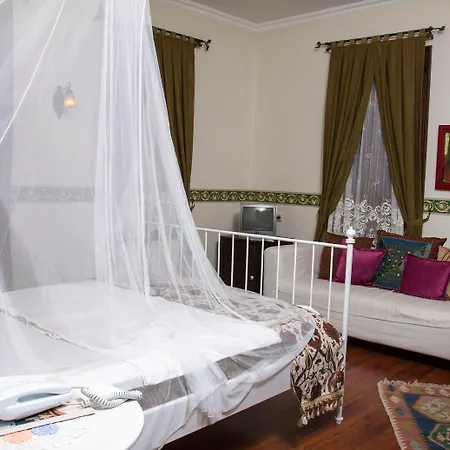 Deja Vu Hotel 3*