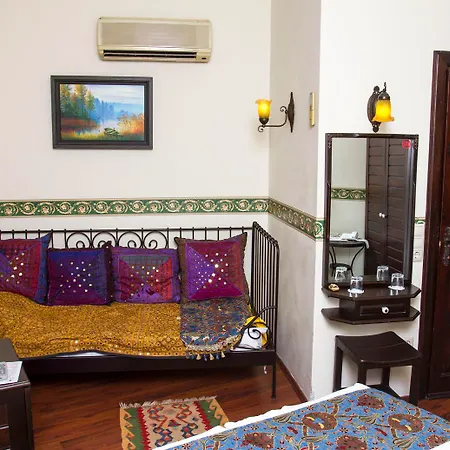 Отель Deja Vu 3*